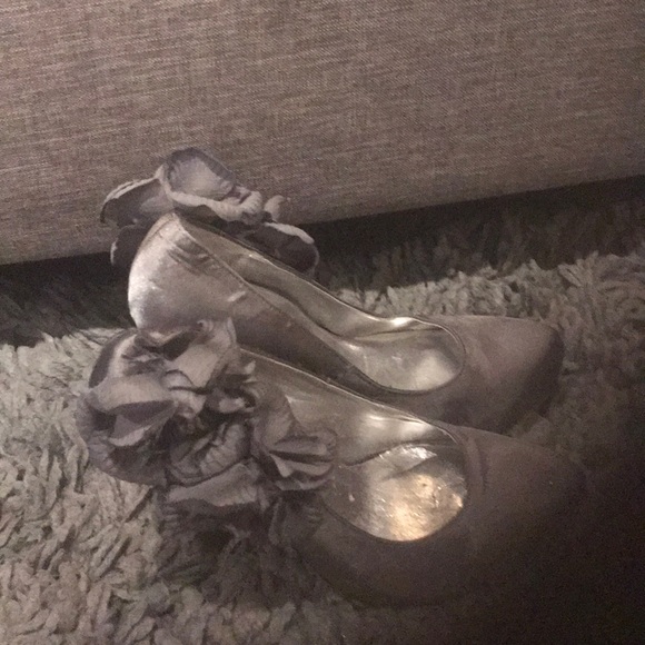 Shoes - Picture 2 of 3